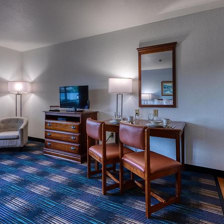 All Towne Suites Saint Robert Eksteriør billede